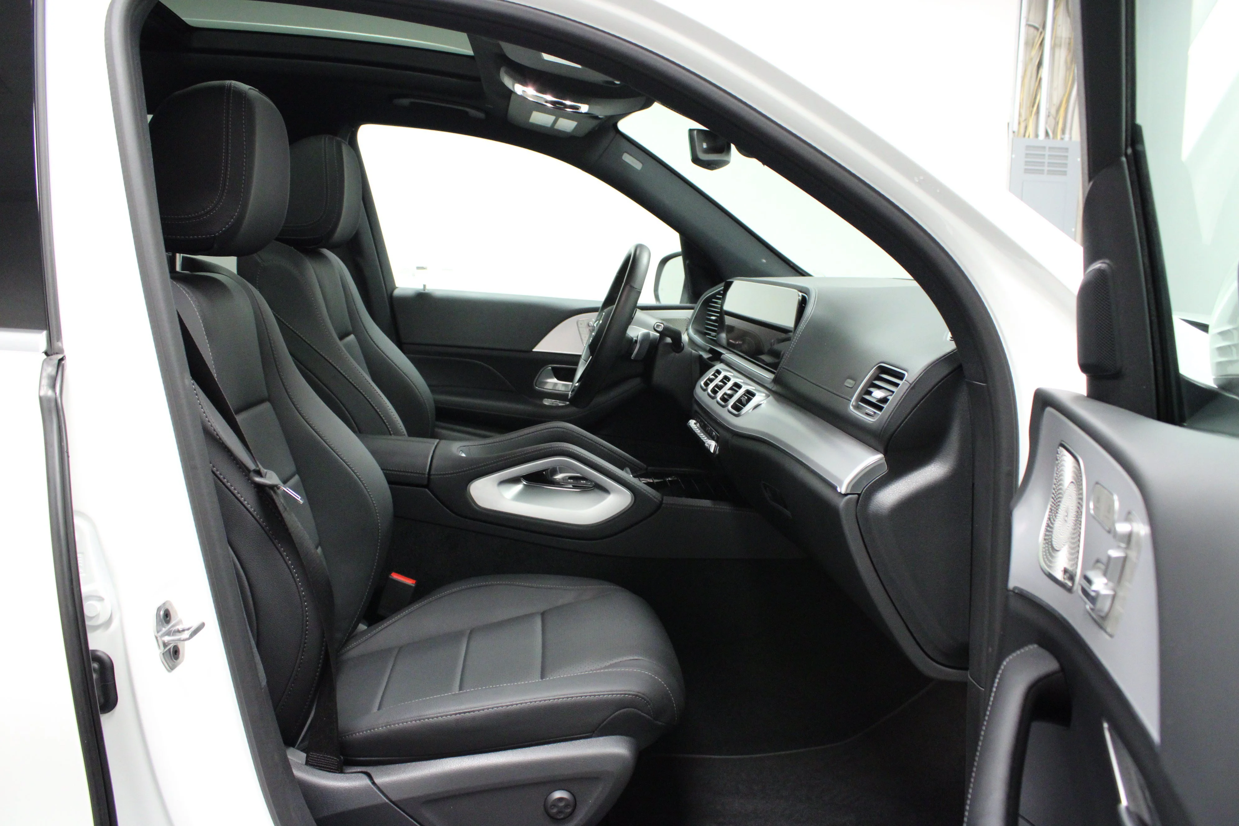 Used 2026 Polar White Mercedes-Benz GLS 450 image 17