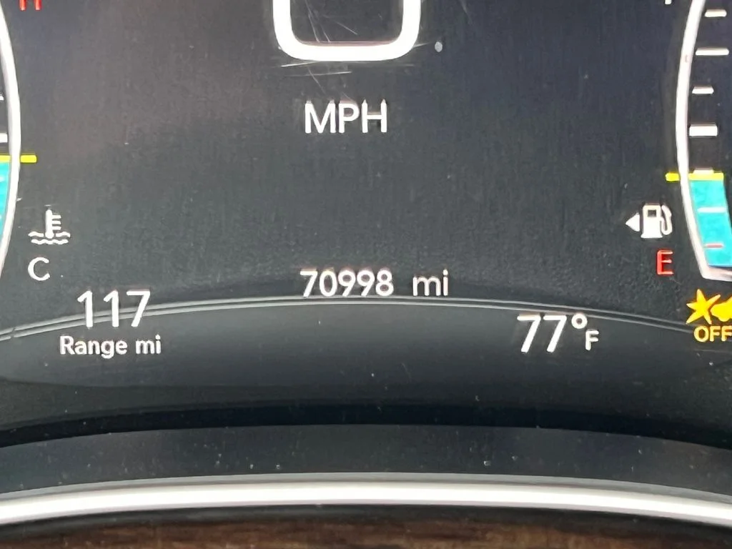 Used 2023 White Chrysler Limited image 11