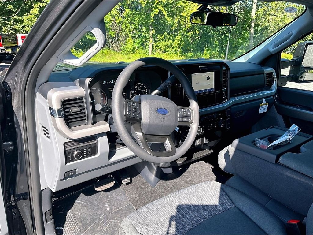 New 2026 Carbonized Gray Metallic Ford XLT image 7