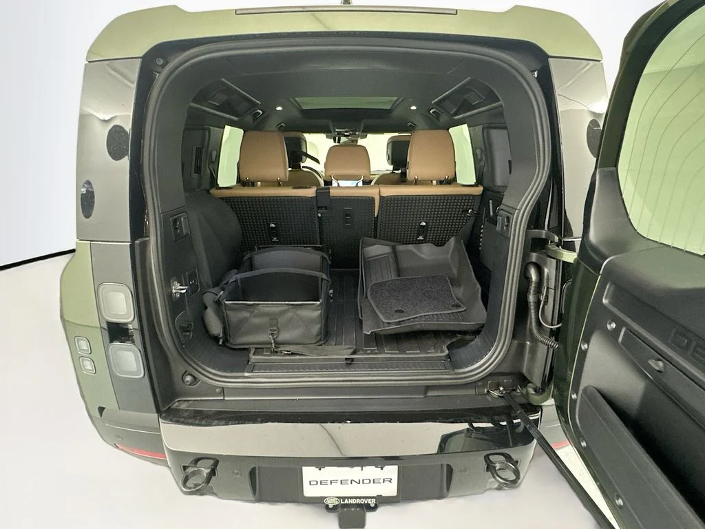New 2026 Woolstone Green Land Rover X-Dynamic SE image 26