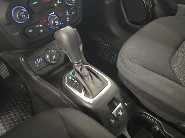 Used 2023 Alpine White Clearcoat Jeep Altitude image 24