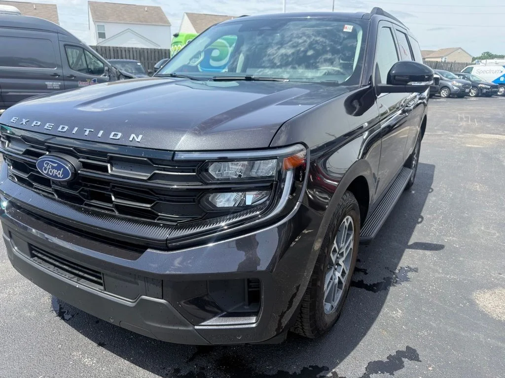 New 2026 Dark Matter Gray Metallic Ford Active image 7