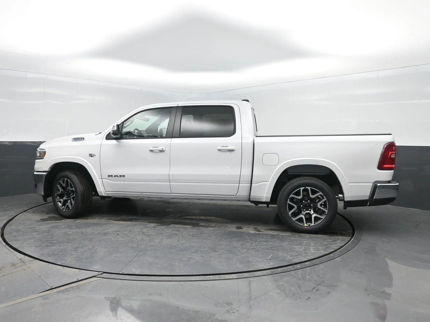 New 2026 Ivory White Tri-Coat Pearl-Coat Exterior Paint RAM Laramie image 45