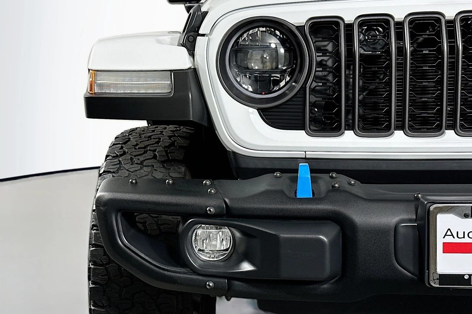 Used 2024 Bright White Clearcoat Jeep Rubicon X image 16