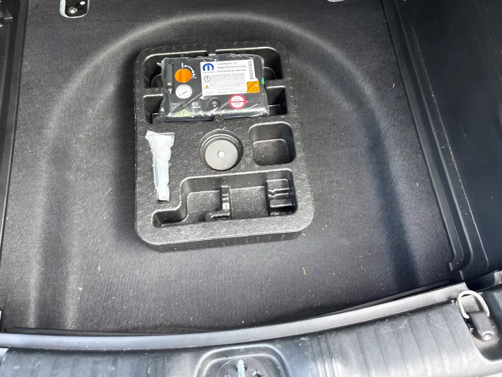 Used 2025 Silver Jeep Limited image 38