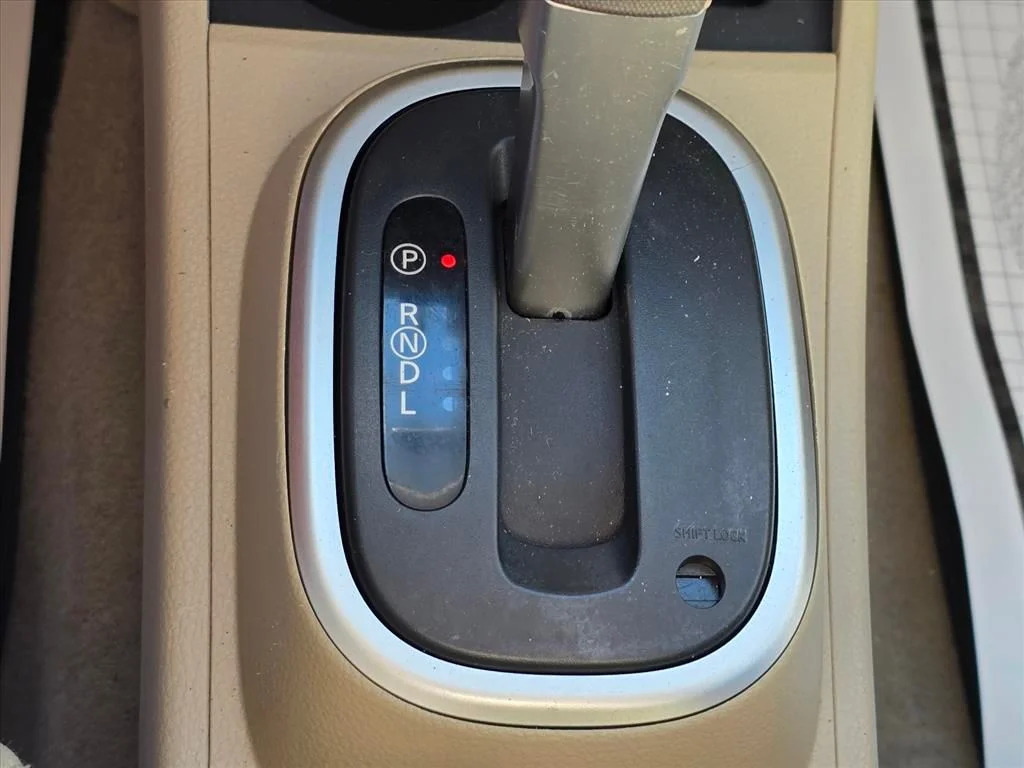 Used 2007 Red Nissan 1.8 SL image 18