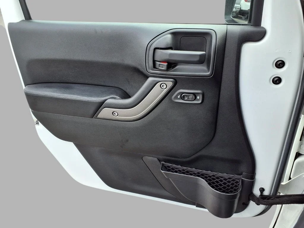 Used 2017 White Jeep Sport image 19