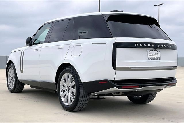 New 2026 Fuji White Land Rover SE image 3