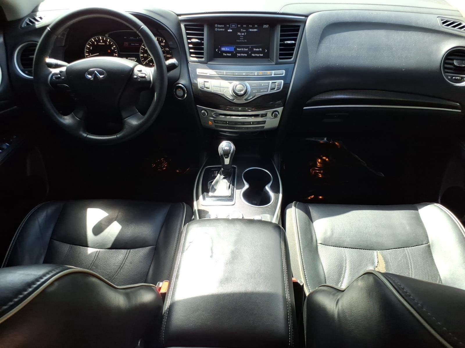 Used 2017 Majestic White INFINITI  image 28