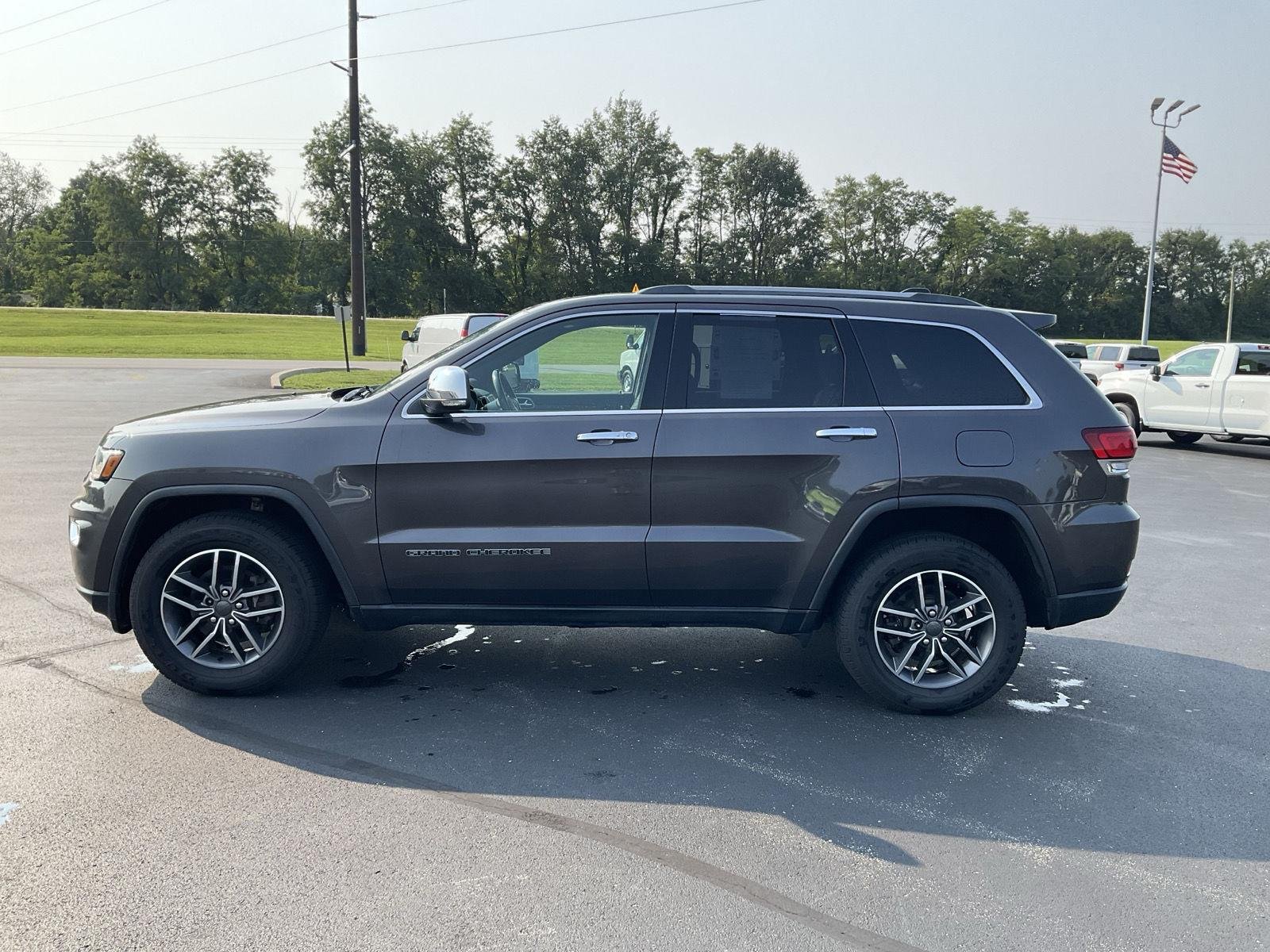 Used 2020 Diamond Black Crystal Pearlcoat Jeep Limited image 18