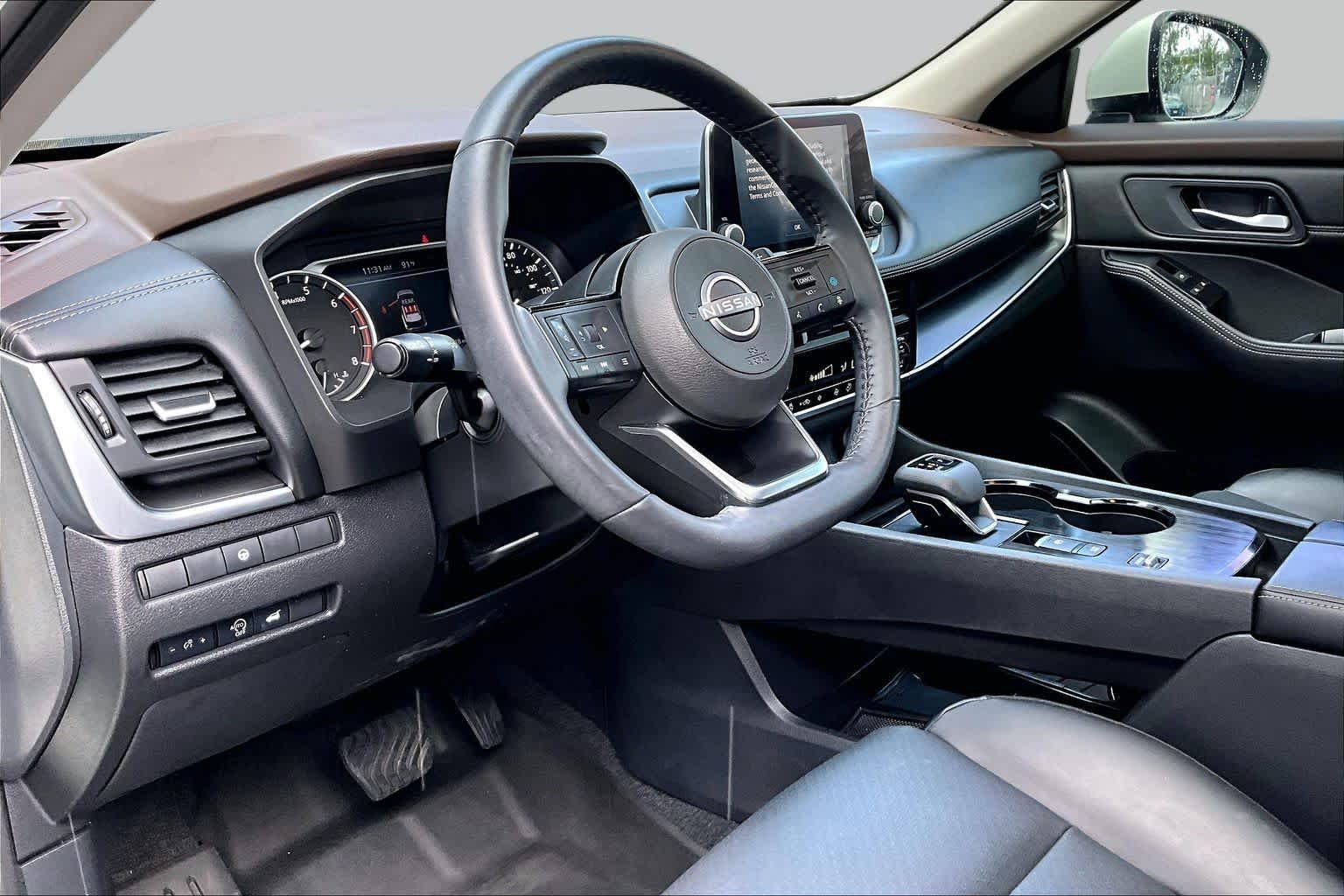 Used 2023 Pearl White Tricoat Nissan SV image 18