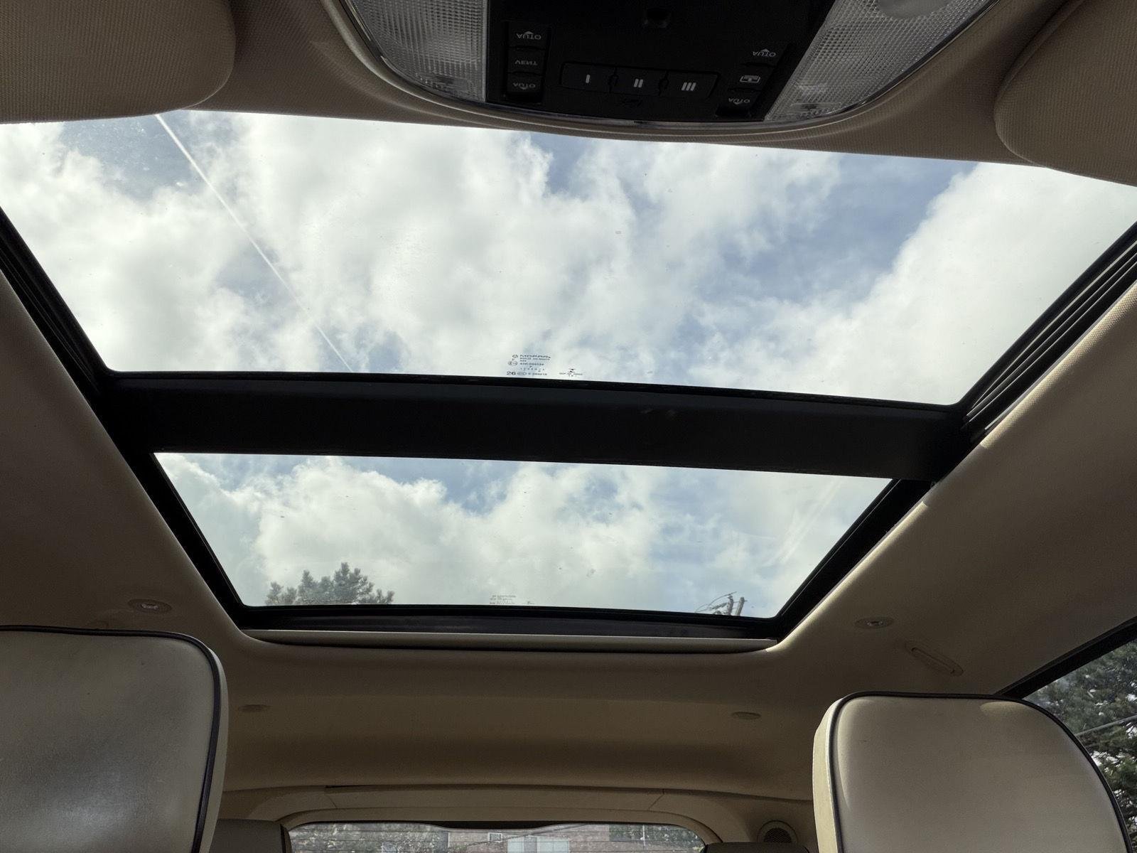 Used 2020 Diamond Black Crystal Pearlcoat Jeep Overland image 9