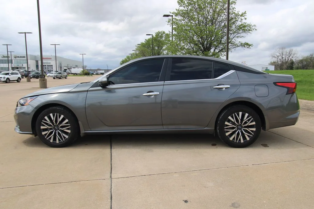 Used 2024 Gray Nissan 2.5 SV image 17