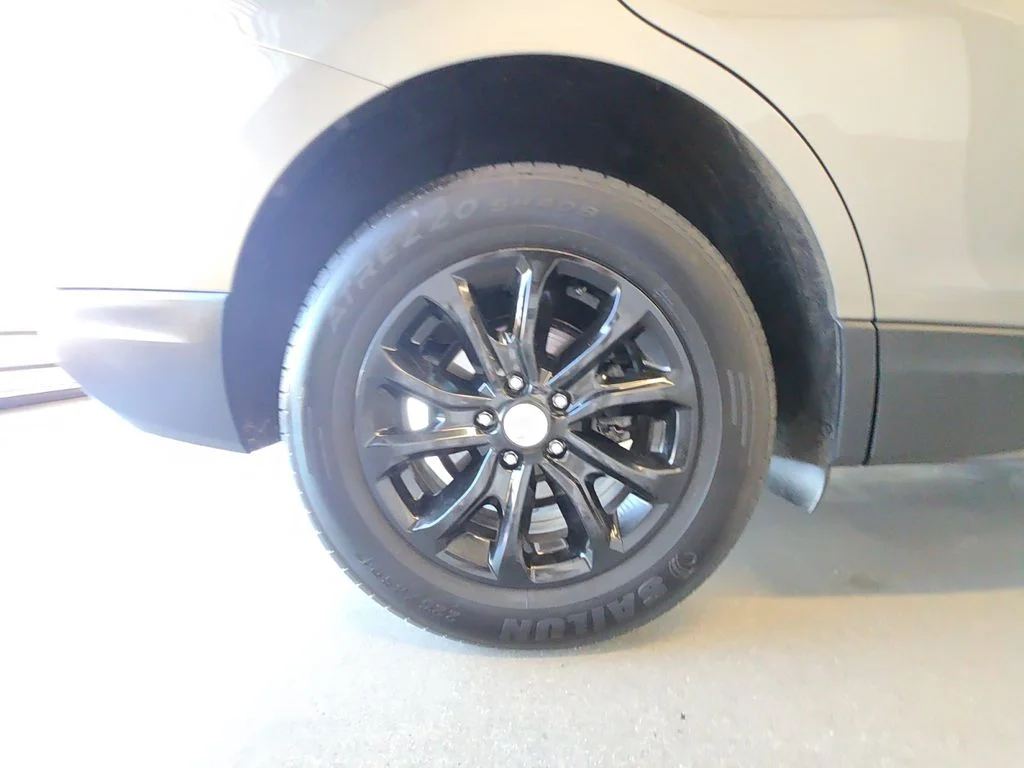 Used 2018 Gray Chevrolet LT image 27
