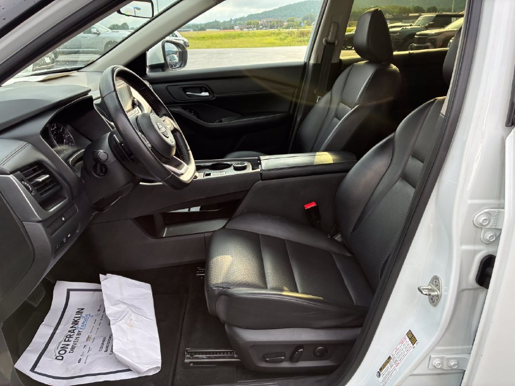 Used 2024 White Nissan SV image 8