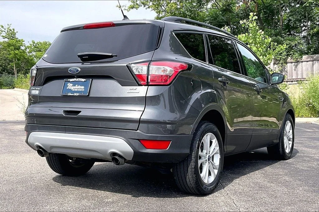 Used 2018 Gray Ford SE image 11