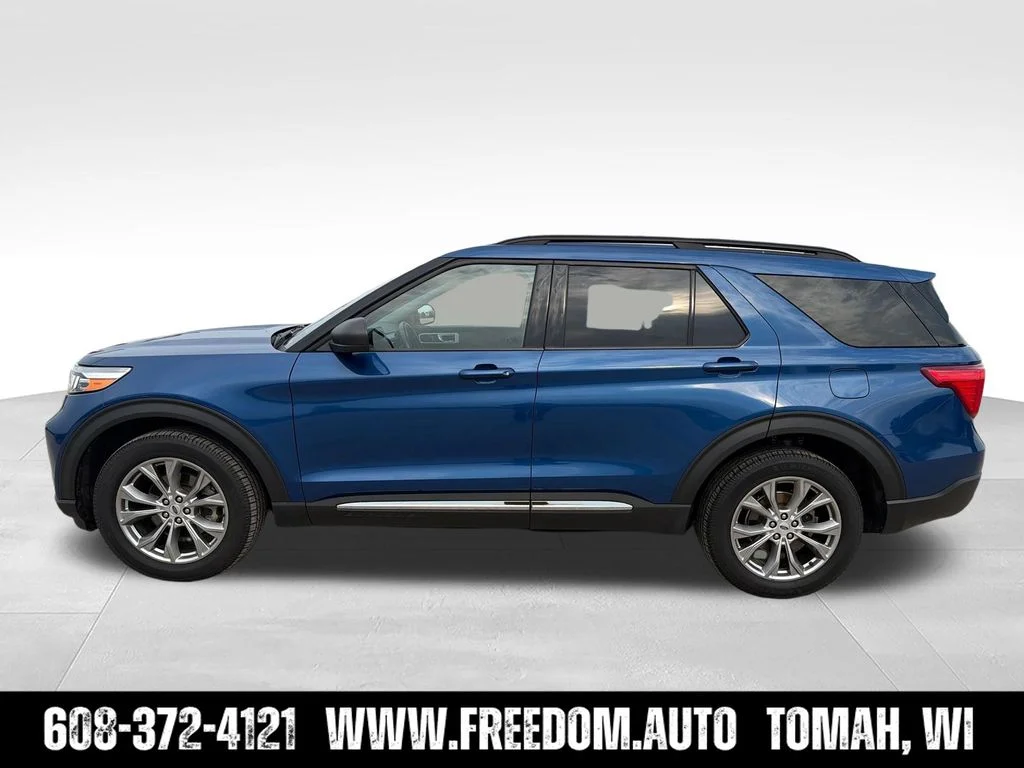 Used 2022 Blue Metallic Ford XLT image 3