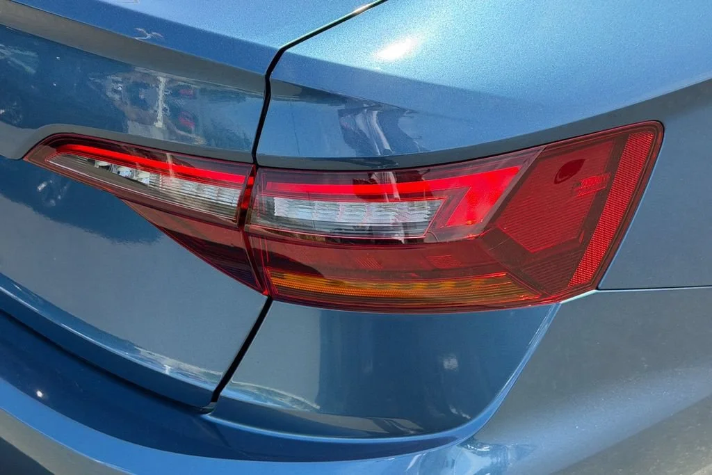 Used 2019 Blue Volkswagen SEL image 6