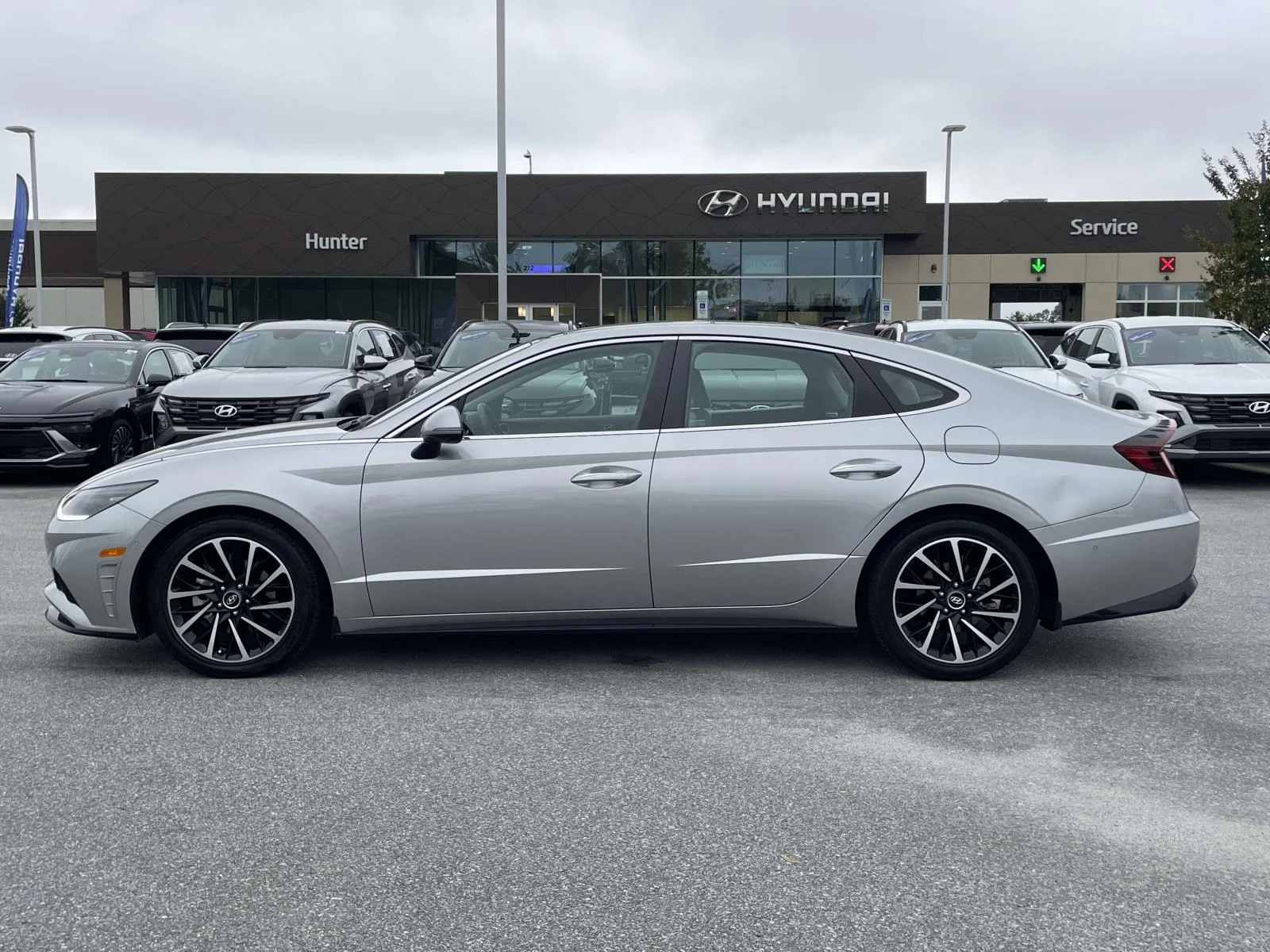 Used 2021 Shimmering Silver Pearl Hyundai Limited image 26