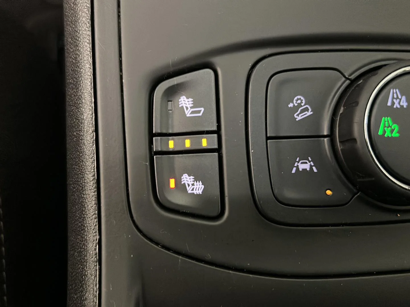Used 2023 Summit White GMC SLE image 23