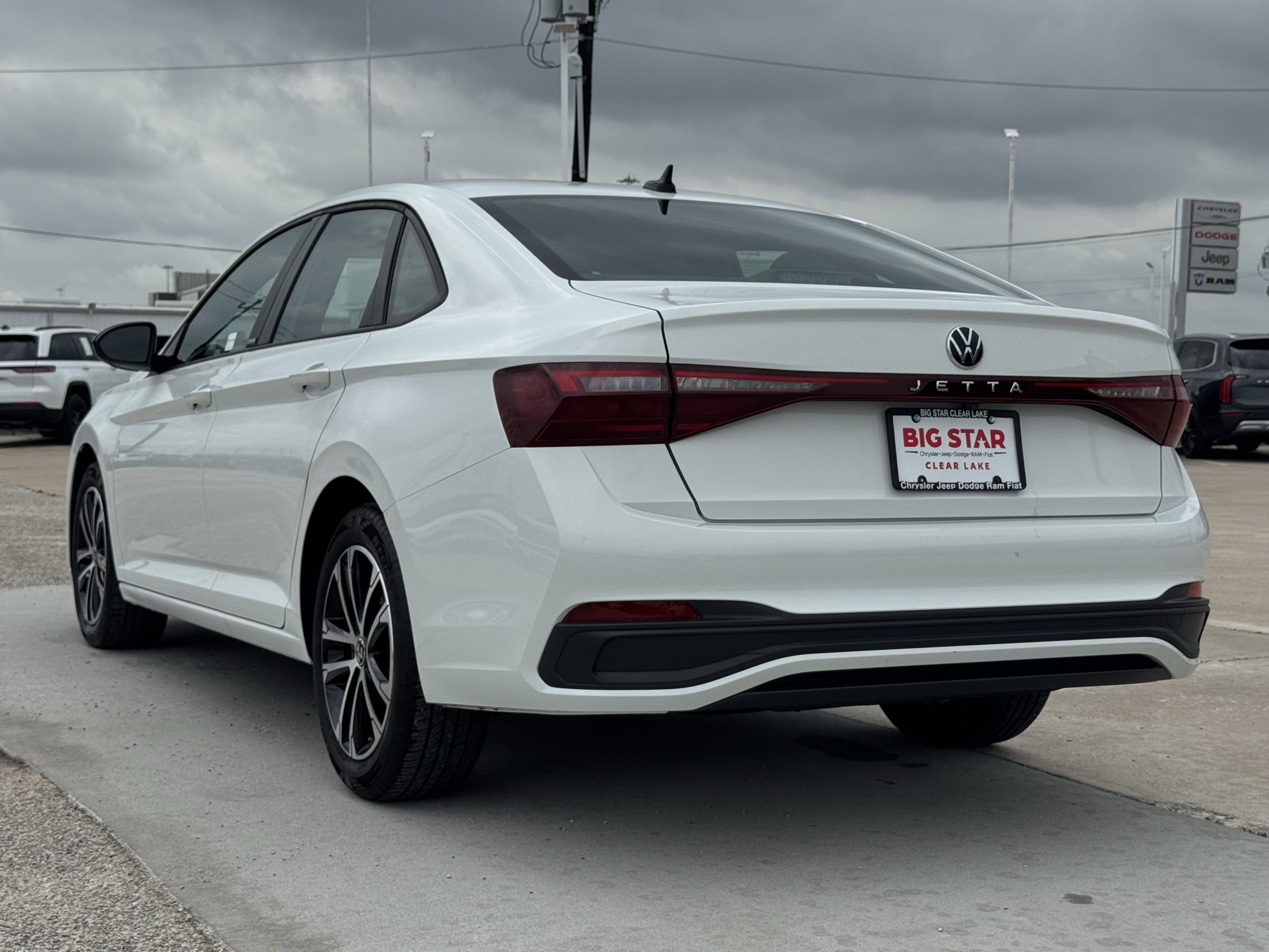 Used 2025 White Volkswagen Sport image 7