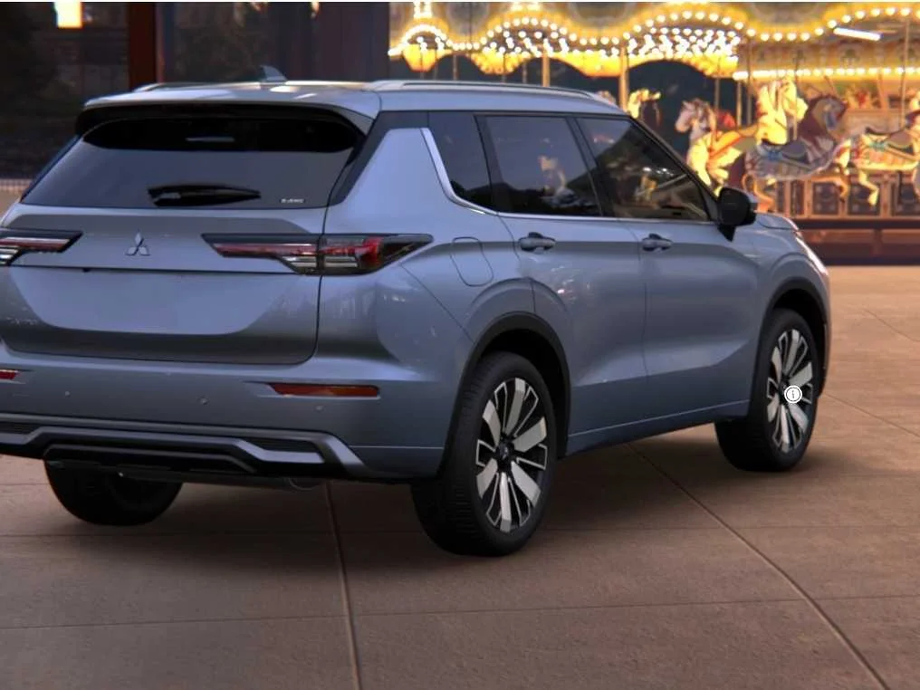New 2026 Moonstone Gray Metallic Mitsubishi SEL image 2