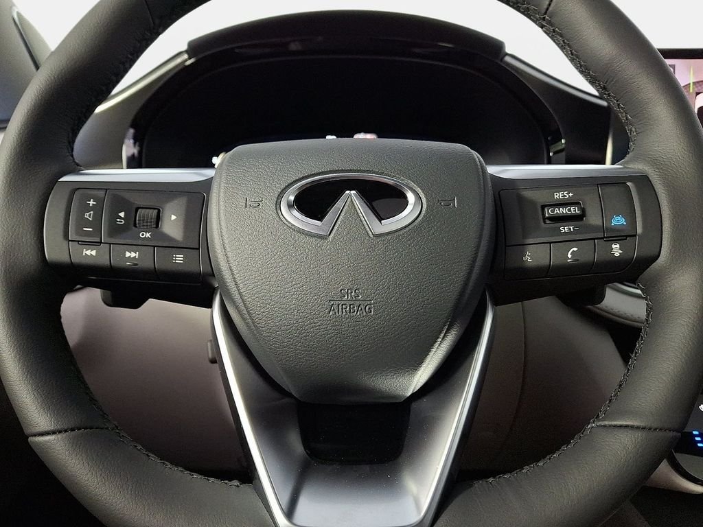 New 2027 DEEP EMERALD INFINITI Luxe AWD image 16