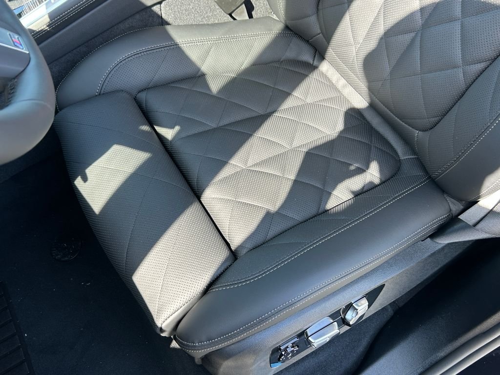 New 2026 Carbon Black Metallic BMW xDrive40i image 15