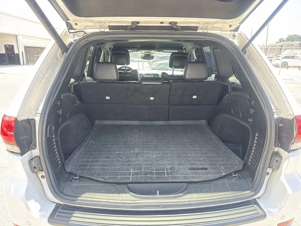 Used 2019 White Jeep Altitude image 8