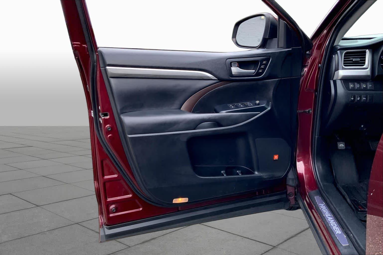 Used 2019 Ooh La La Rouge Mica Toyota Limited Platinum image 22