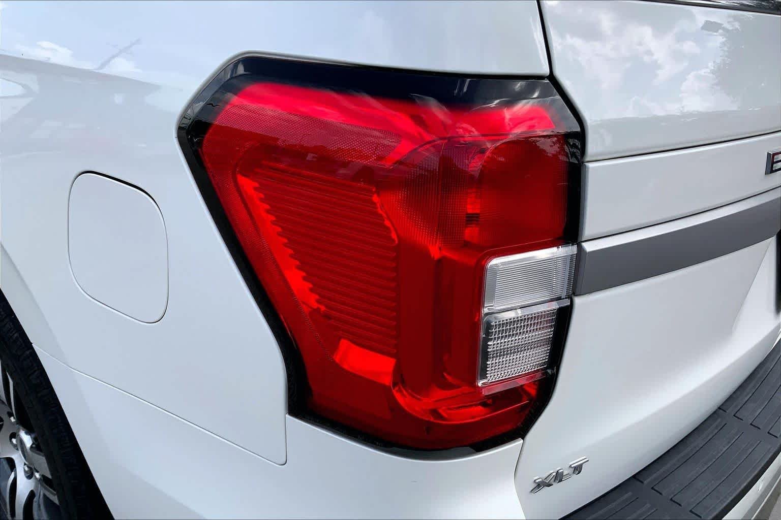Used 2022 Star White Metallic Tri-Coat Ford XLT image 29