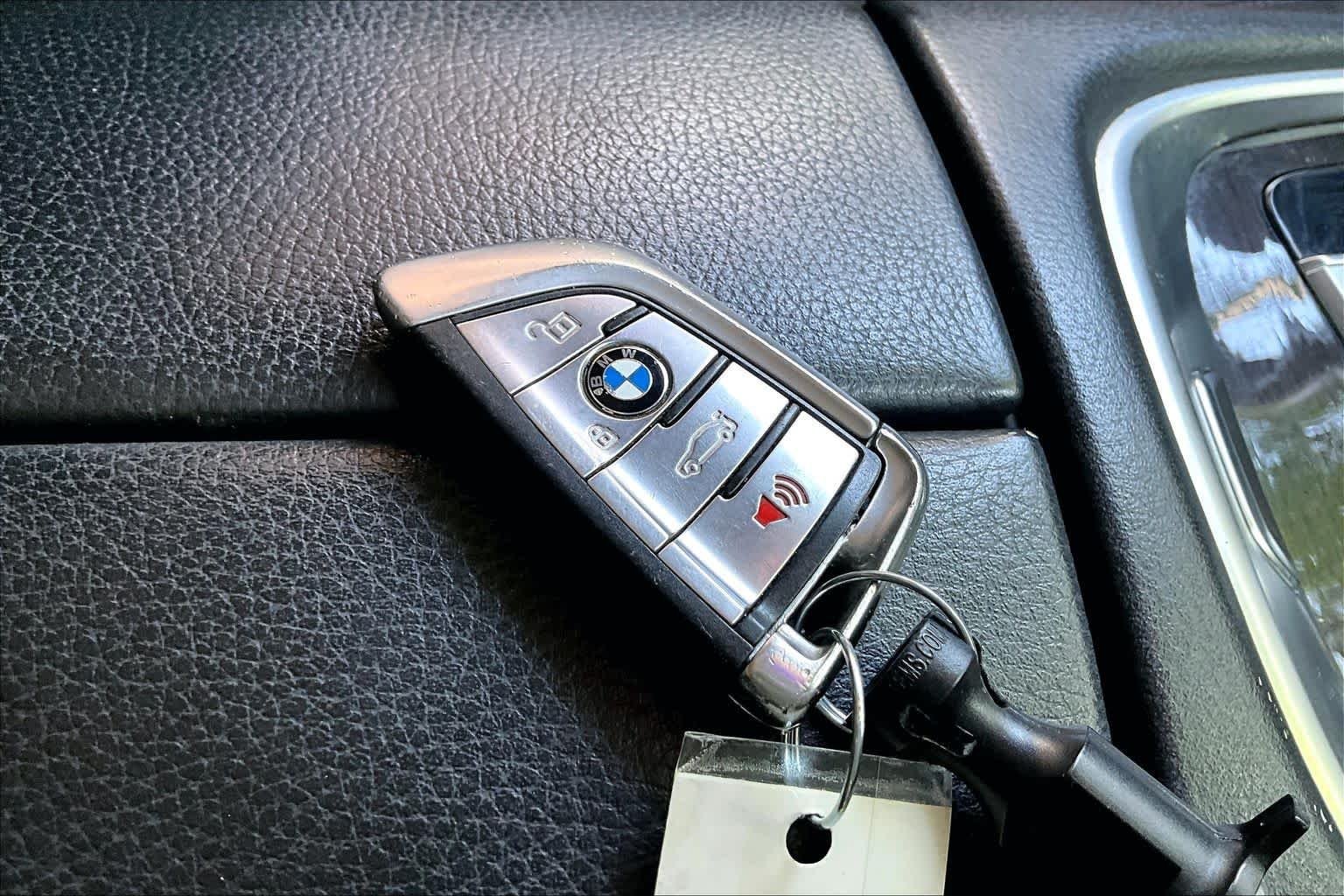 Used 2018 Black Sapphire Metallic BMW 740i image 14