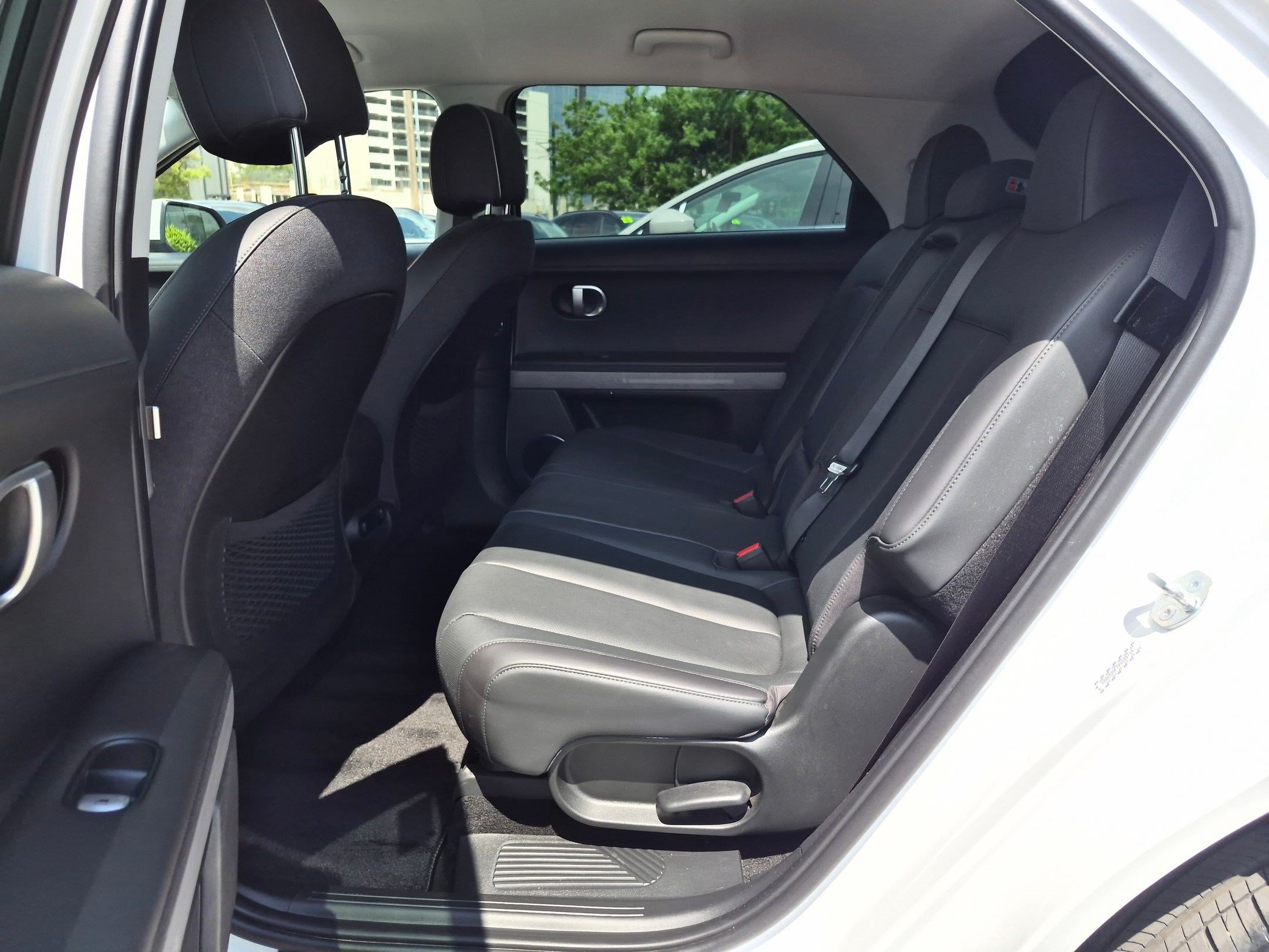 Certified Used 2023 Atlas White Hyundai SEL image 28
