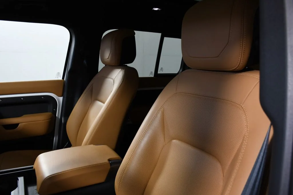 Used 2023 Fuji White Land Rover S image 17