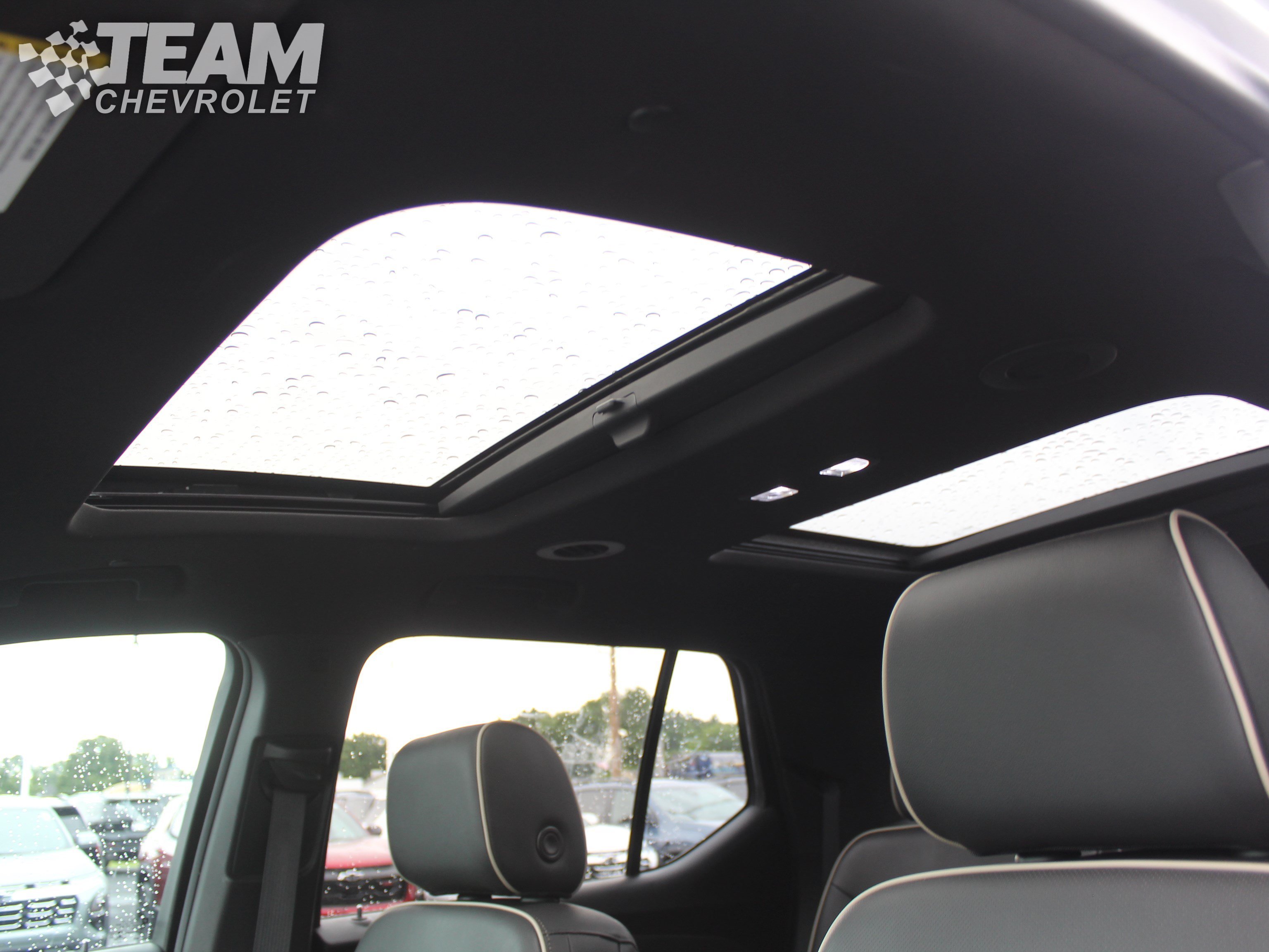 Used 2022 Iridescent Pearl Tricoat Chevrolet Premier image 12