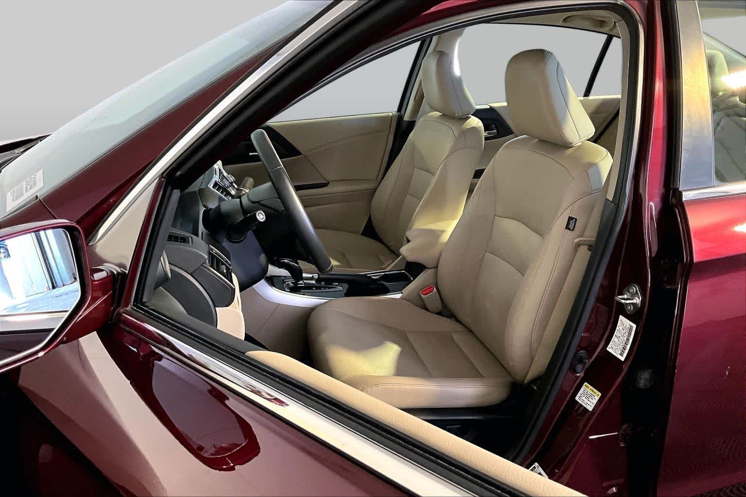 Used 2014 Alabaster Silver Metallic Honda EX-L image 9