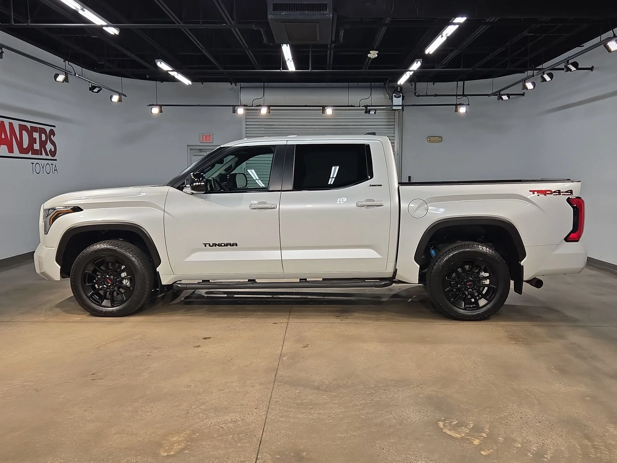 Certified Used 2025 Wind Chill Pearl Toyota Limited image 4