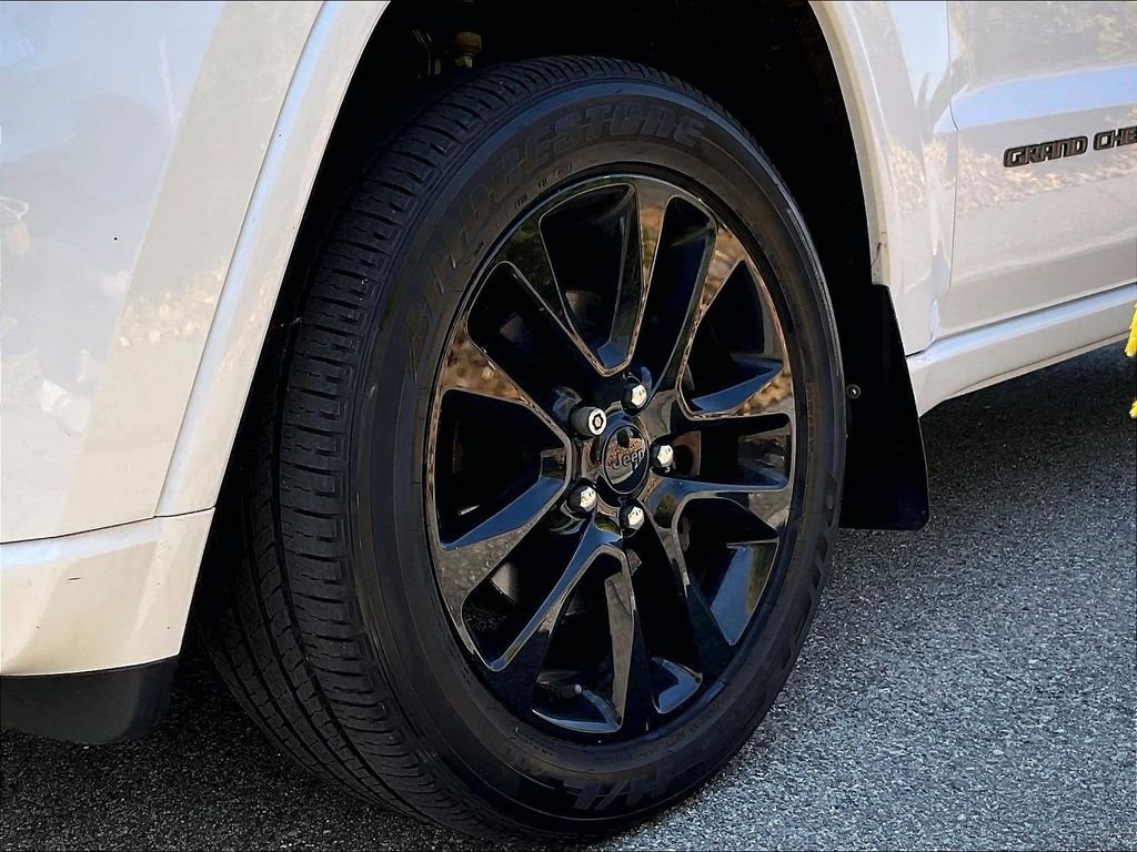 Used 2018 White Jeep Altitude image 7