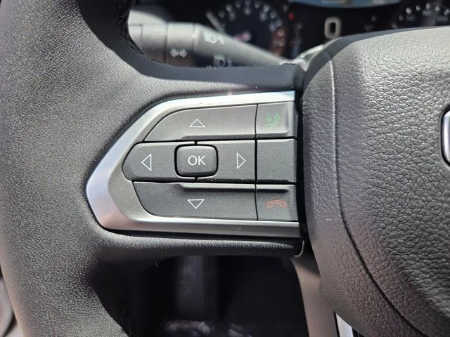 New 2026 Bright White Clearcoat Jeep Latitude image 17