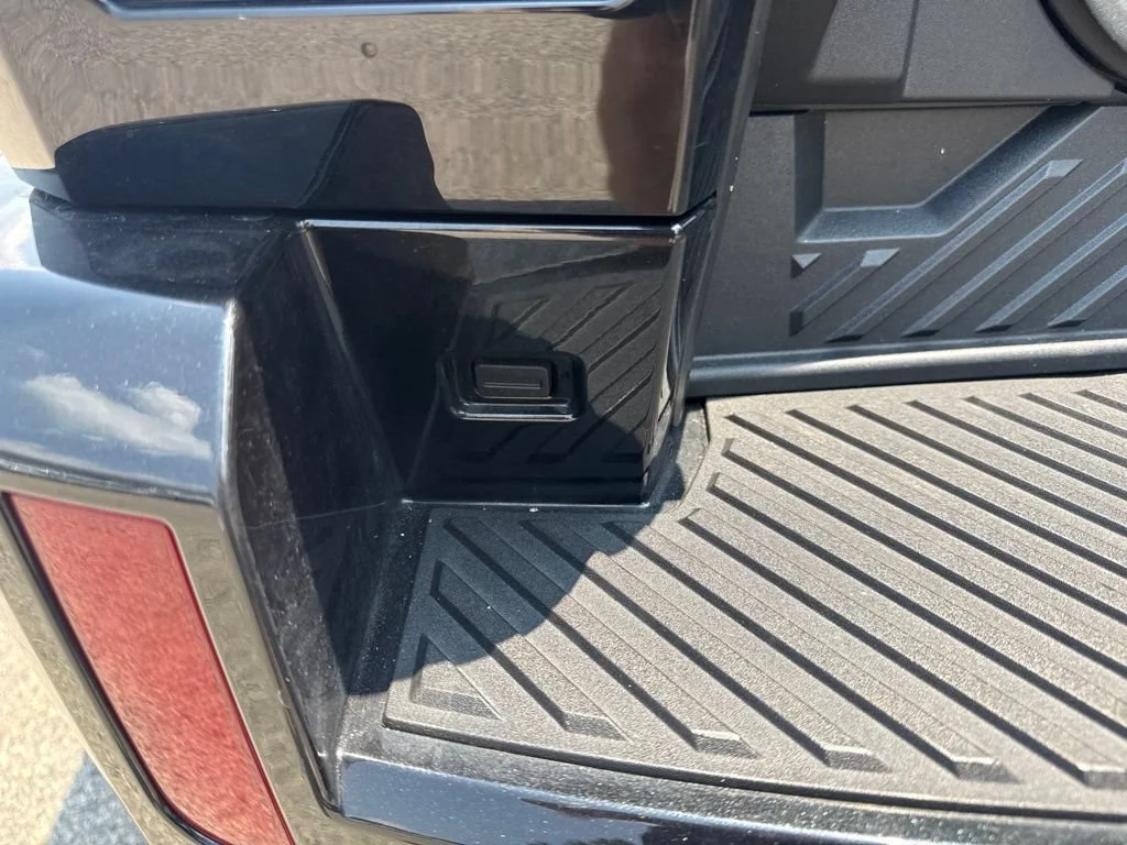 Used 2025 Interstellar White GMC 2X image 32