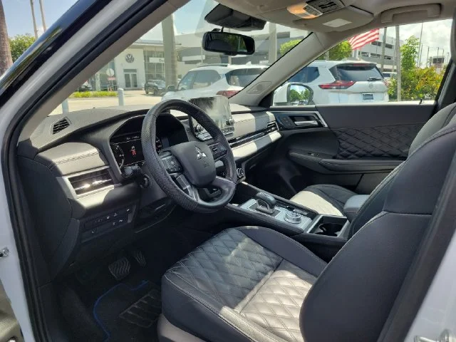 Used 2023  Mitsubishi SEL image 15