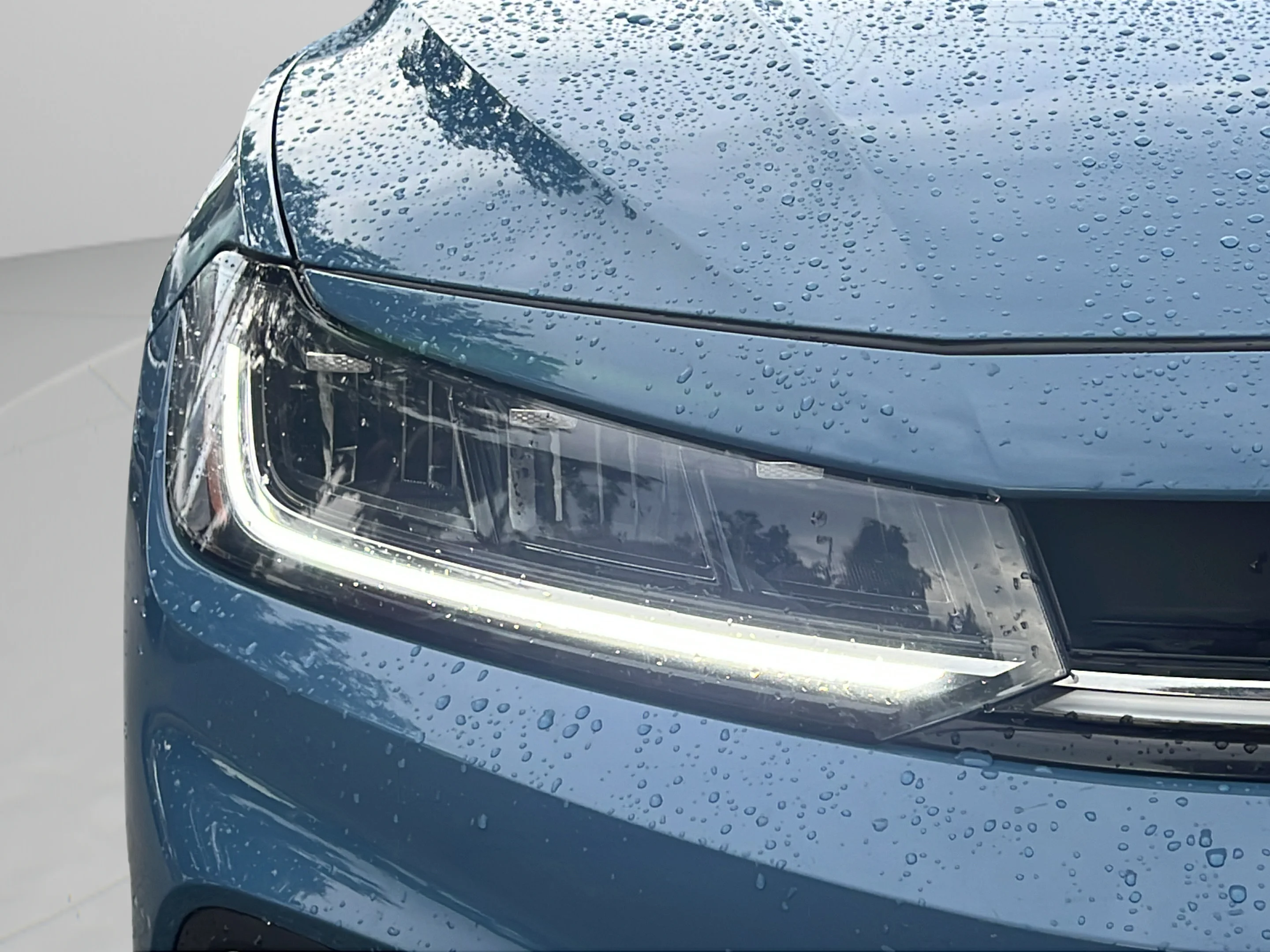 Used 2025 Monterey Blue Volkswagen SEL image 9