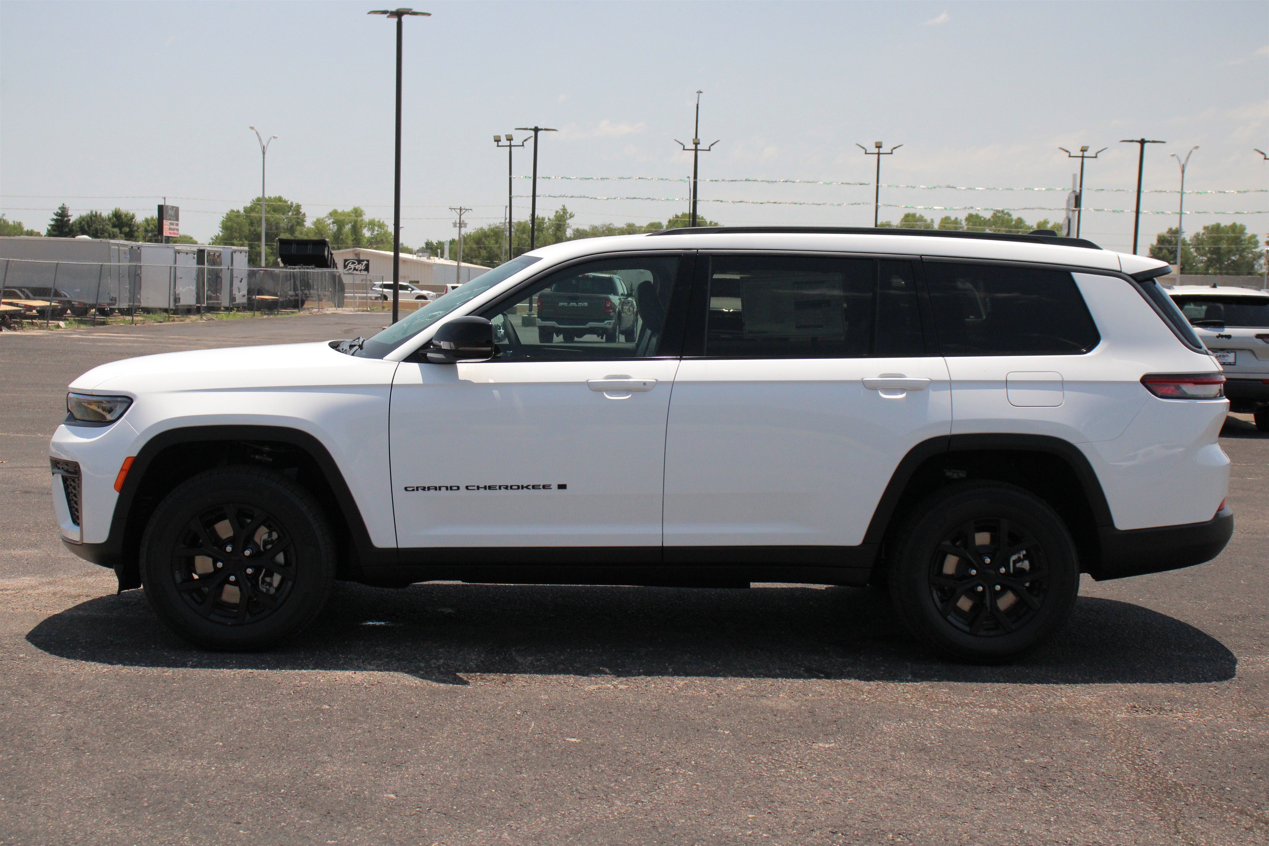 New 2026 Bright White Clearcoat Jeep Laredo Altitude image 39