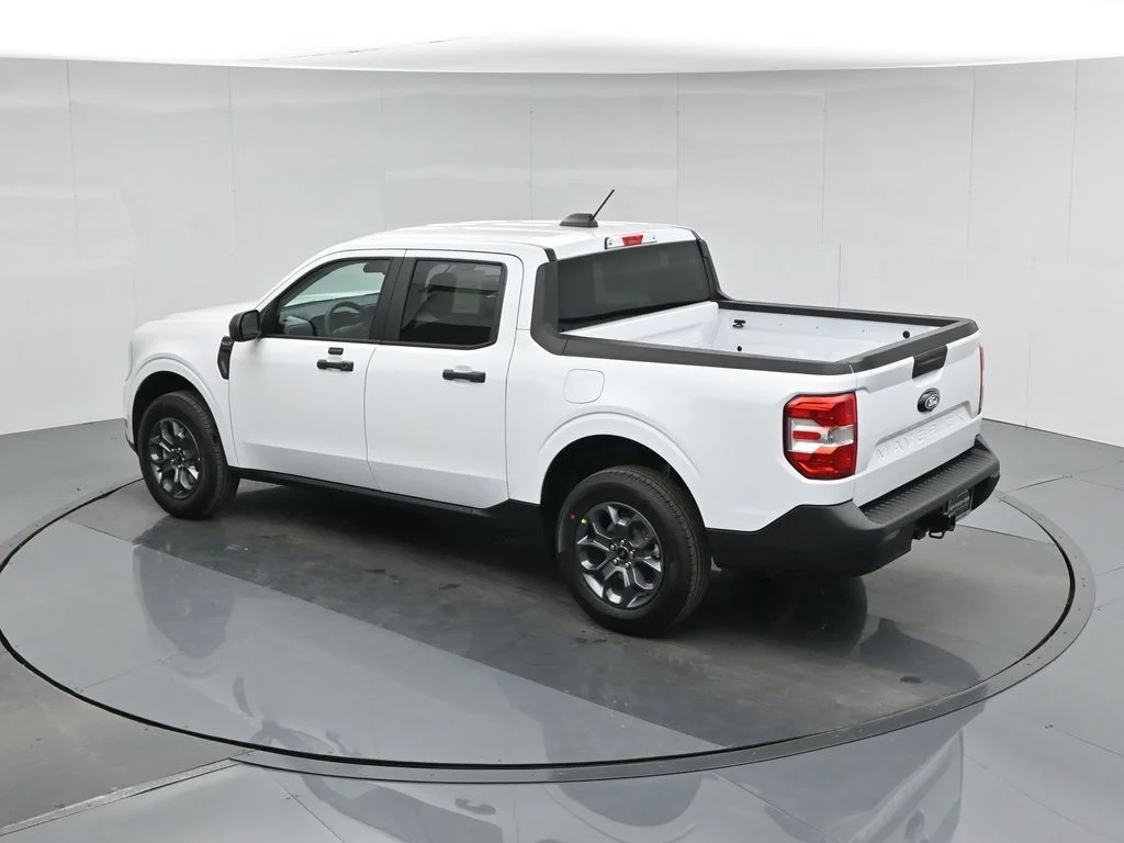 New 2026 Oxford White Ford XLT image 40