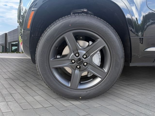 New 2026 Santorini Black Land Rover X-Dynamic SE image 9