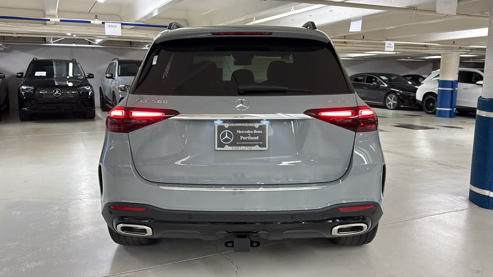 New 2026 MANUFAKTUR Alpine Grey Mercedes-Benz GLE 580 image 7