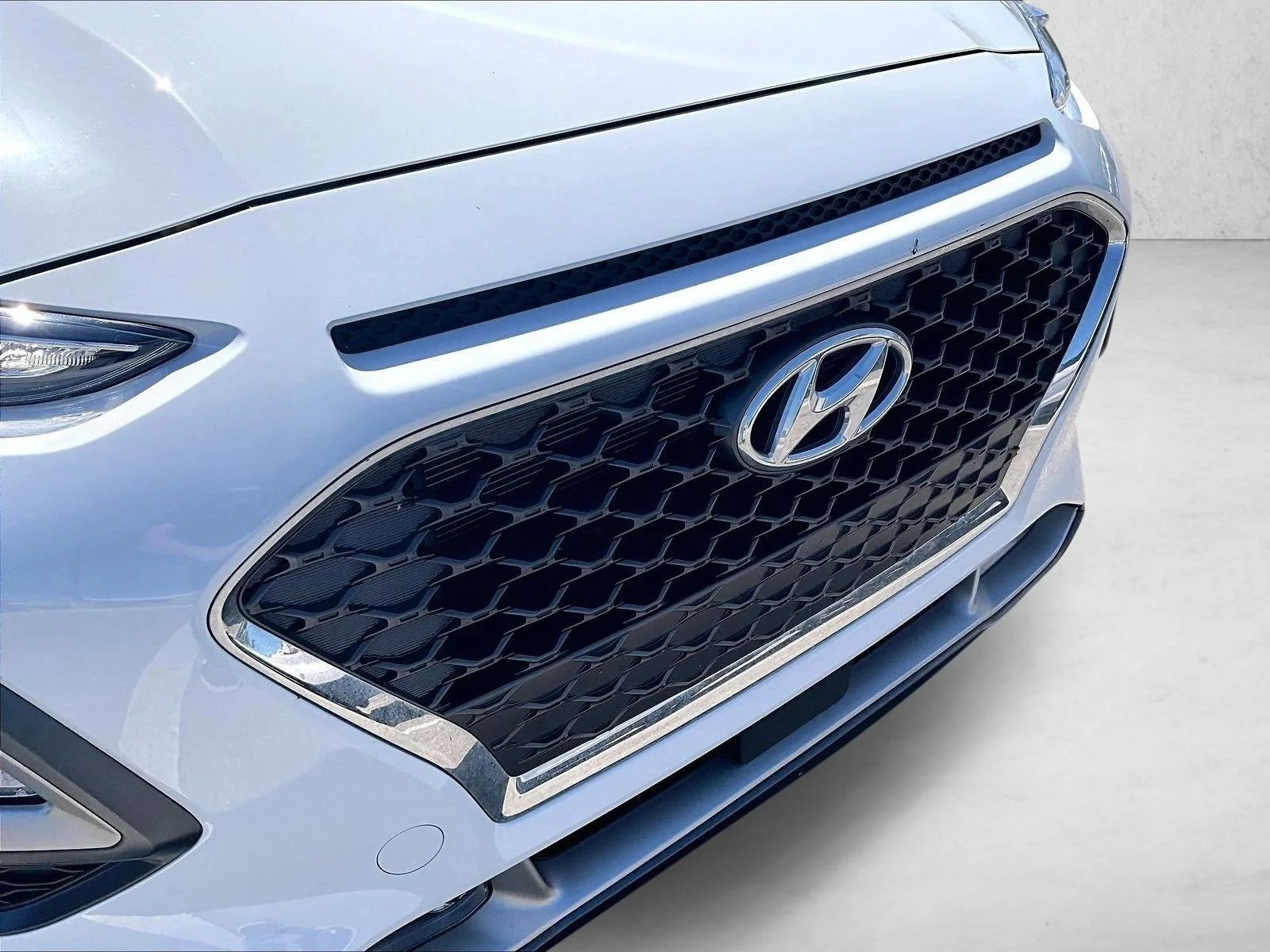 Used 2021 Chalk White Hyundai Ultimate image 27