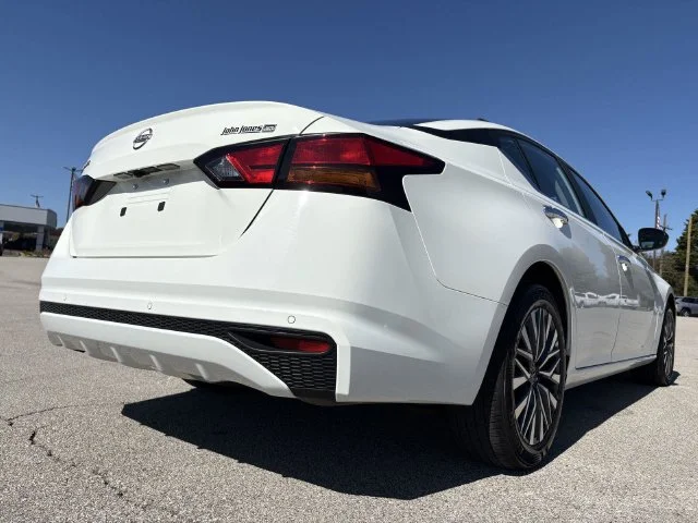 Used 2025 White Nissan 2.5 SV image 22