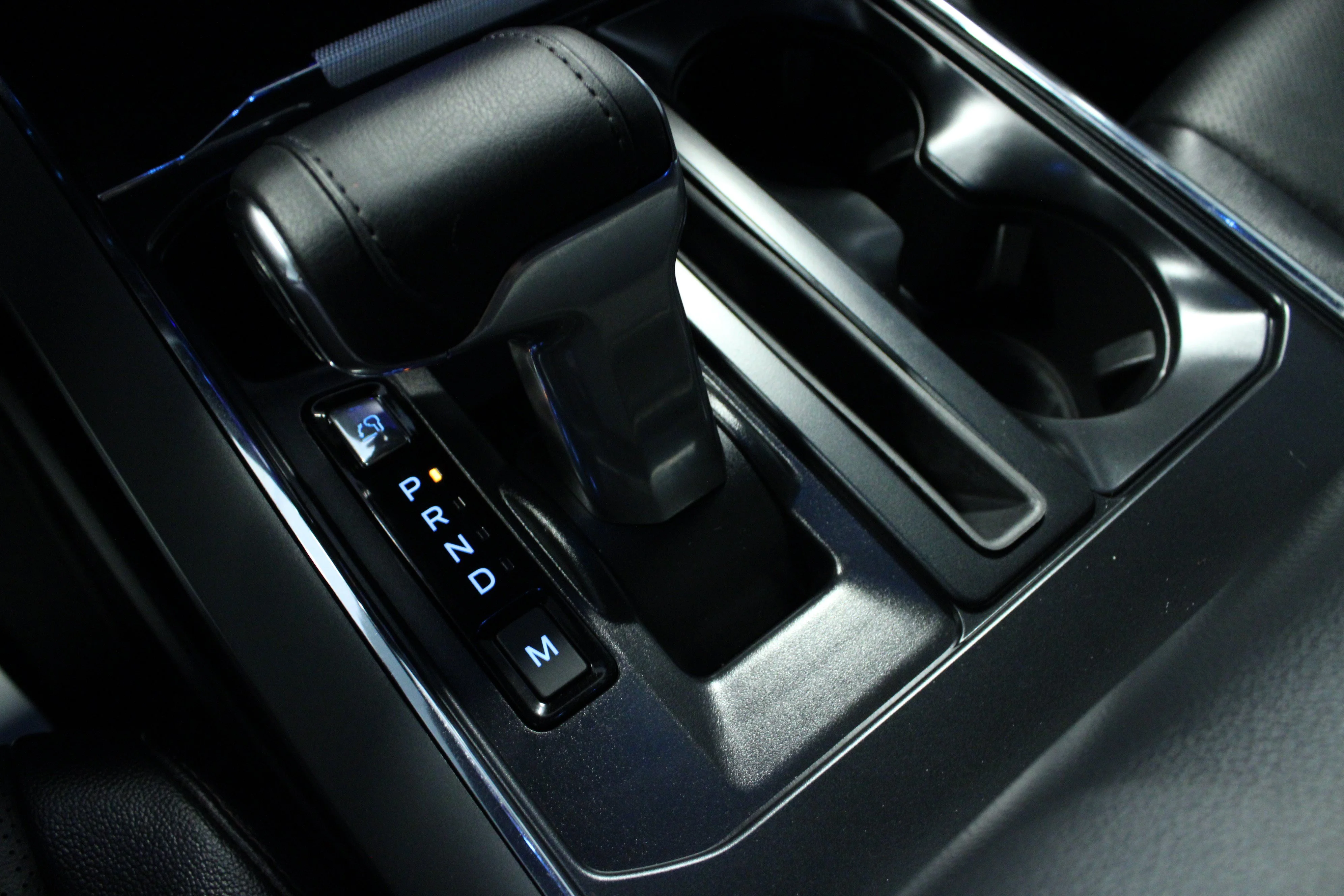 Used 2025 Agate Black Metallic Ford LARIAT image 23