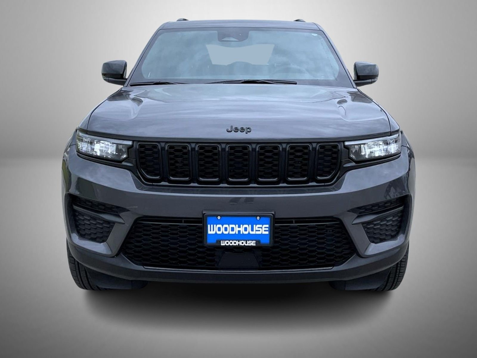 Used 2024 Gray Jeep Altitude image 2